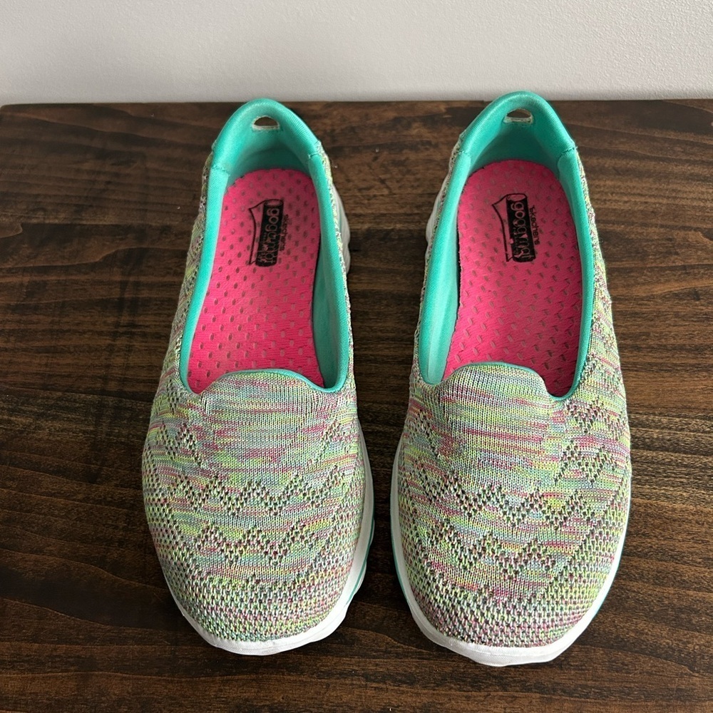 Sketchers Gogo Mat Slip-On Shoes, Size 8.